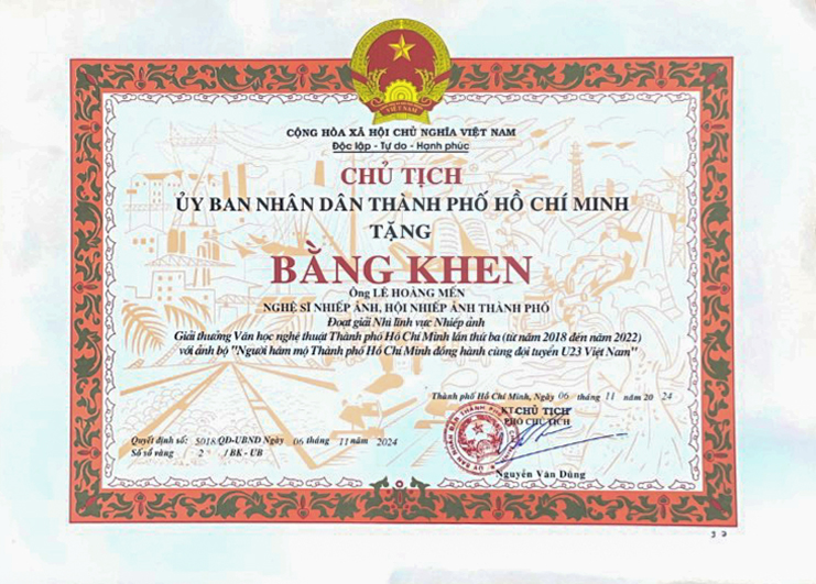 Bằng khen Ủy Ban Nhân Dân Thành Phố Hồ Chí Minh Tặng nghệ sĩ nhiếp ảnh Lê Hoàng Mến