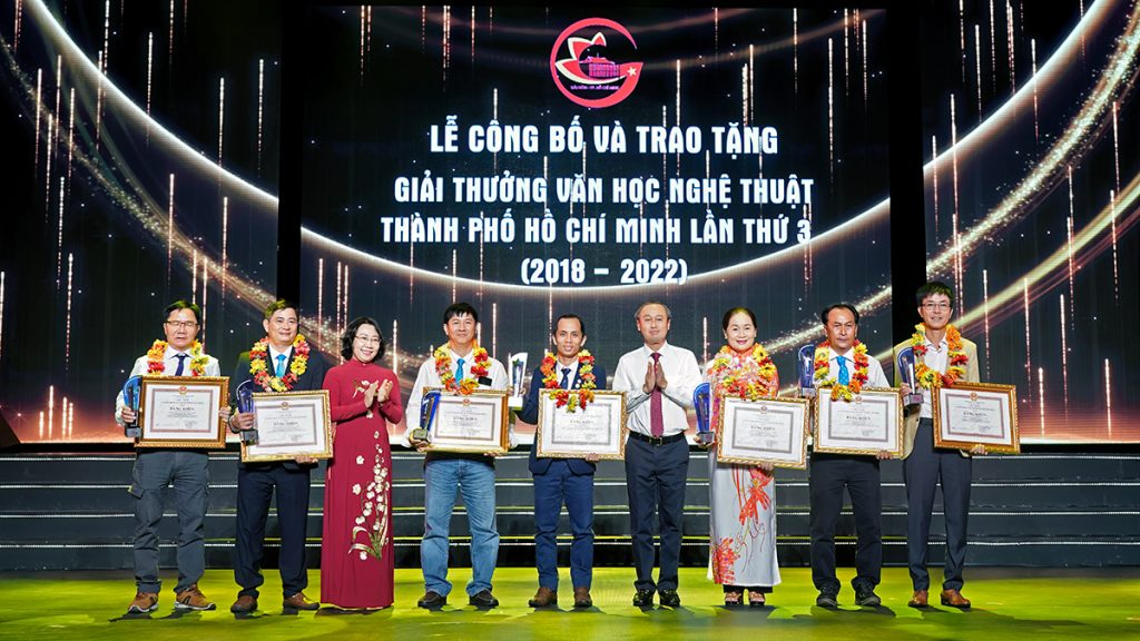 Các đại biểu tại buổi lễ vinh danh, trao tặng giải thưởng lĩnh vực nhiếp ảnh - Lê Hoàng Mến