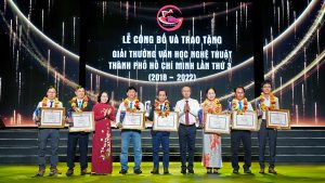 Các đại biểu tại buổi lễ vinh danh, trao tặng giải thưởng lĩnh vực nhiếp ảnh - Lê Hoàng Mến