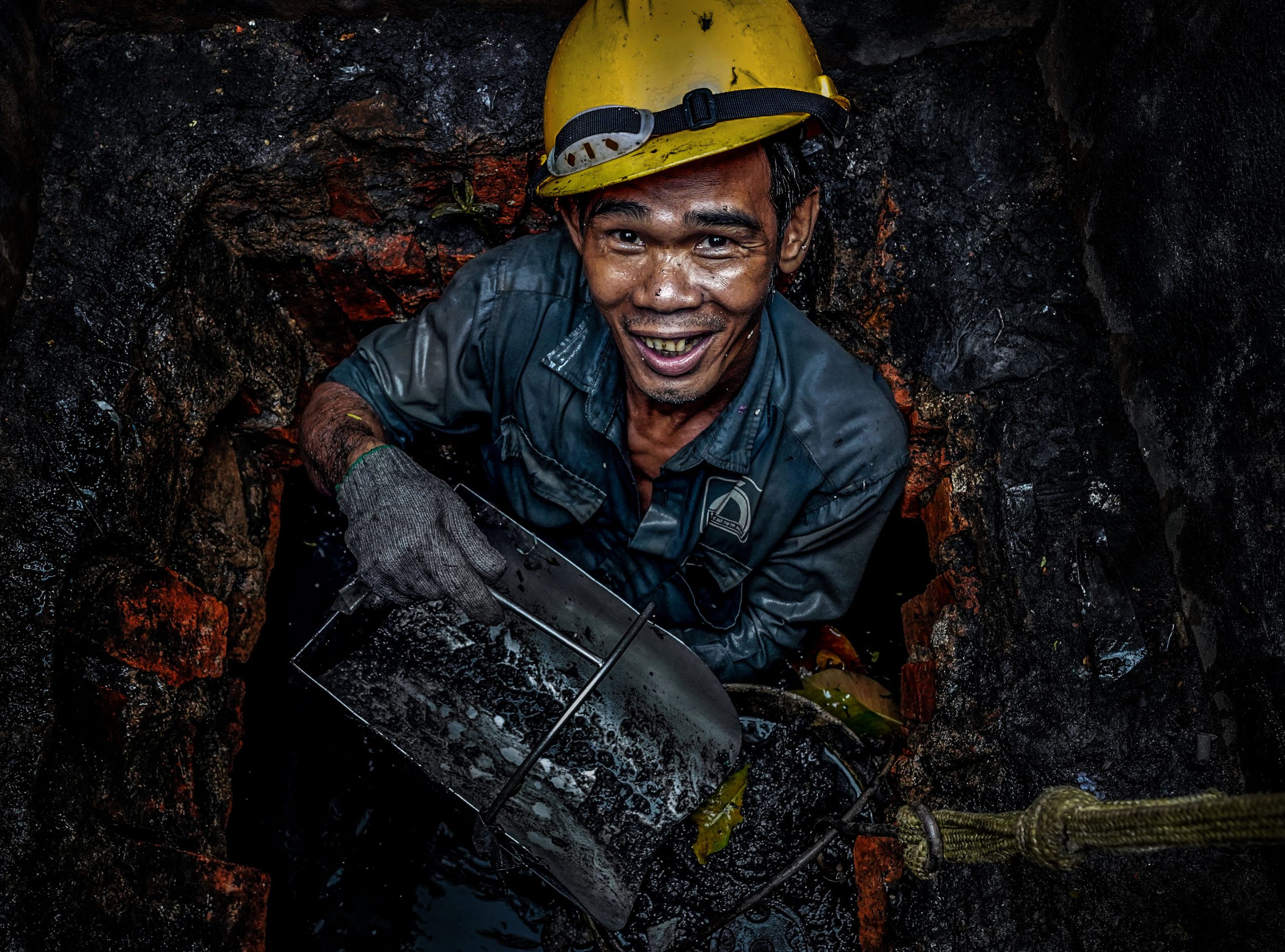 Huy chương vàng ISF - Giải của GK 2 Người hùng thầm lặng - Lê Hoàng Mến (VIETNAM)