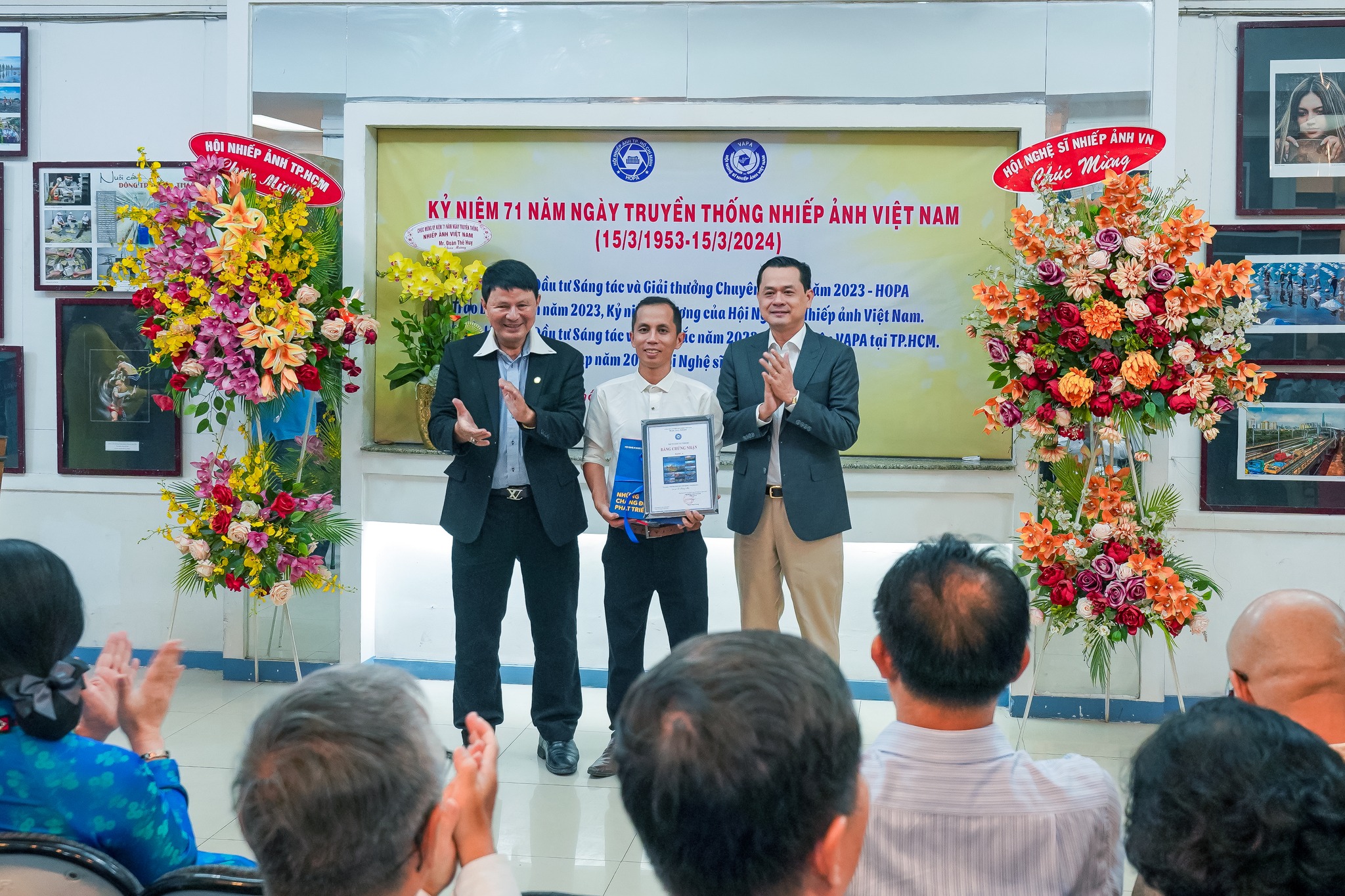 Trao bằng khen cho tác giả Lê Hoàng Mến đạt giải A đầu tư sáng tác 2023