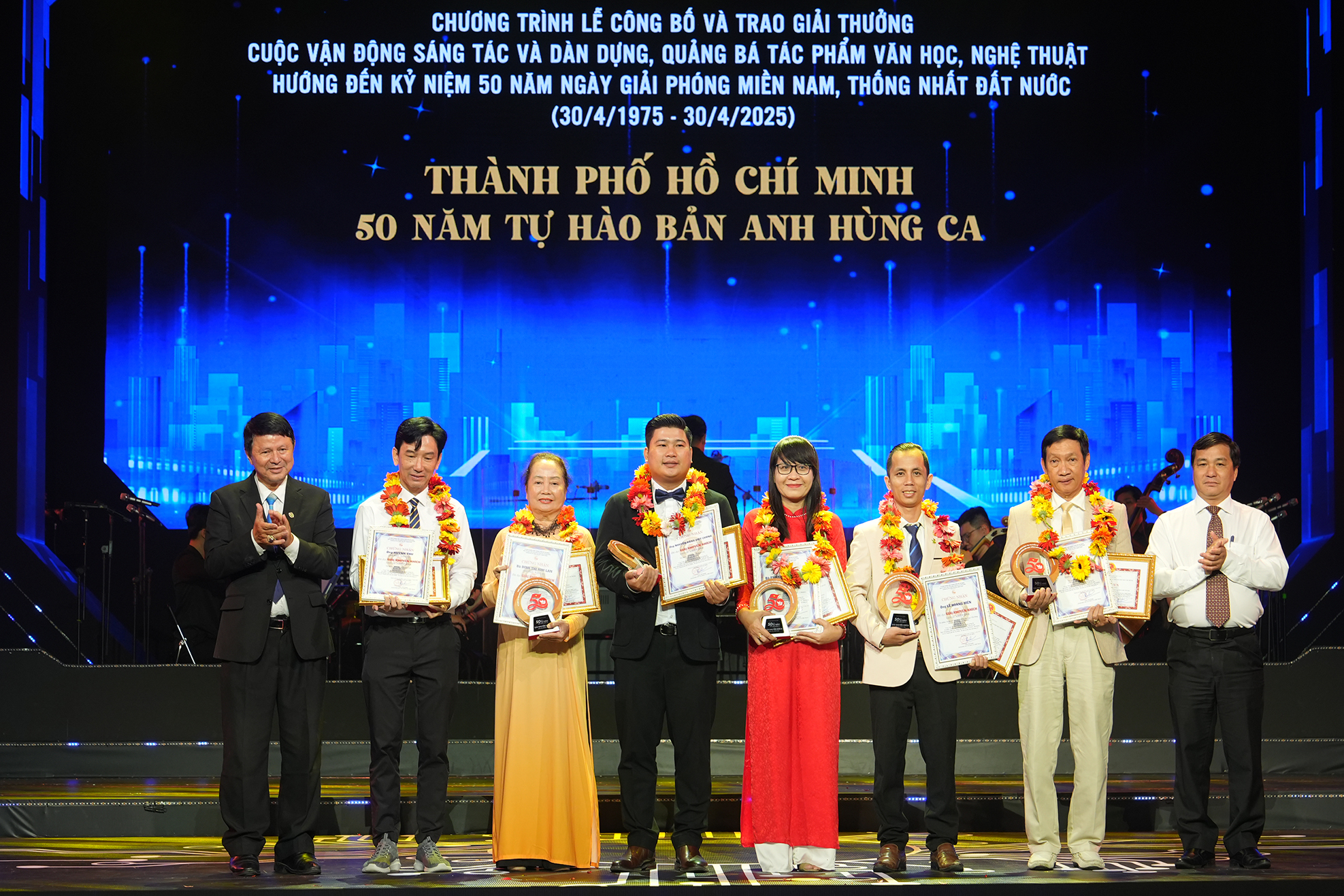 Trao giải thưởng lĩnh vực nhiếp ảnh cuộc tại cuộc thi - Lê Hoàng Mến